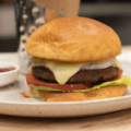 培養牛肉バーガーで早期の米国上市を目指すSCiFi Foodsが約30億円を調達