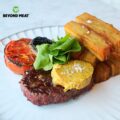 米ビヨンドミート、初の菌糸体ステーキ「Beyond Steak Filet」をレストラン限定で提供開始