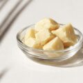 精密発酵でココアバターを代替、米C16 Biosciencesが初の食品原料を発表
